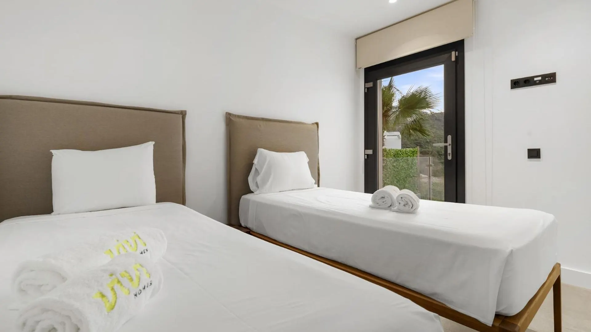 Vivi Homes -Villa Kolibri Pool, Terrace & Golf La Cala De Mijas Villa